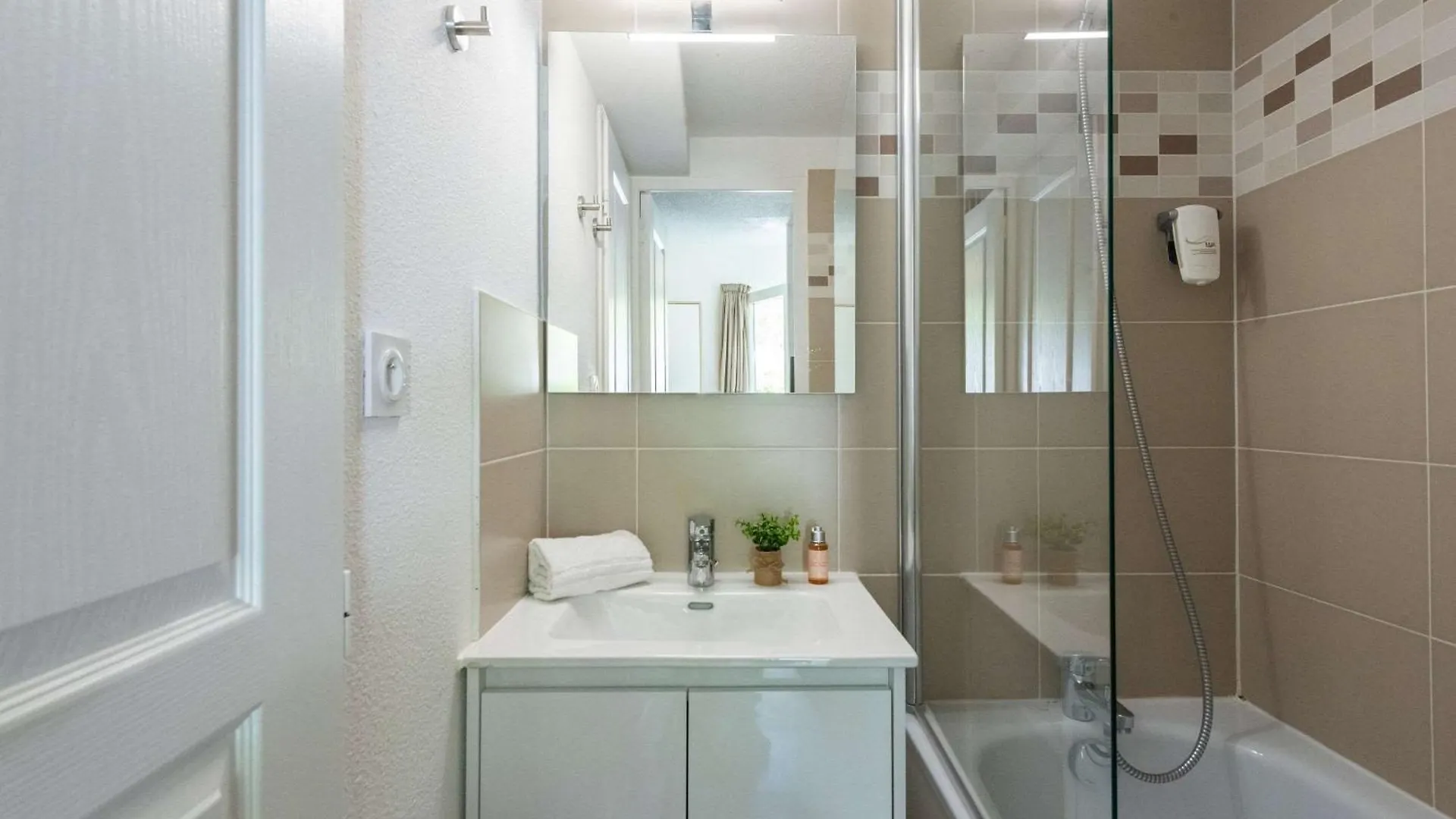 Comfort Aparthotel Mandelieu La Napoule Village Szálloda