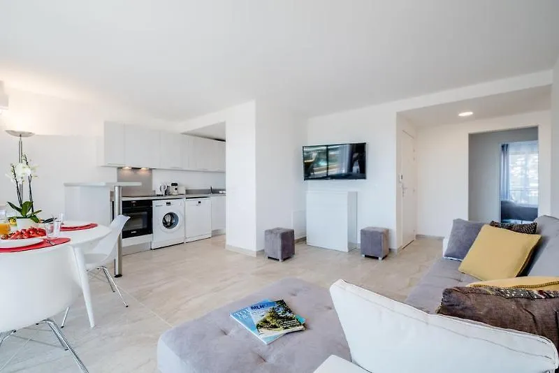 Comfort Aparthotel Mandelieu La Napoule Village 3*,