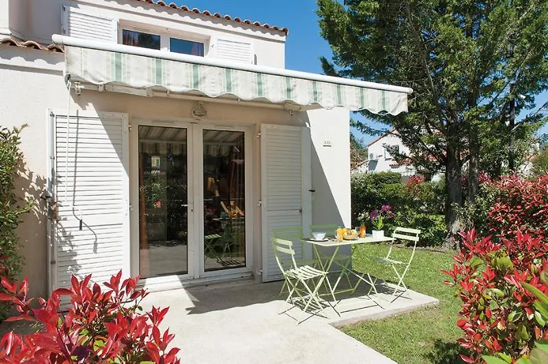 Comfort Aparthotel Mandelieu La Napoule Village 3*,  フランス